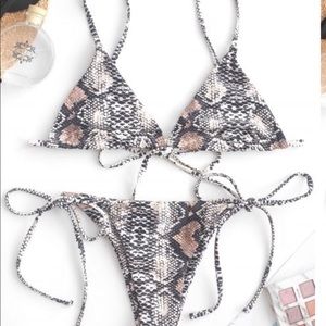 Zaful Snakeskin Bralette String Bikini Swimsuit